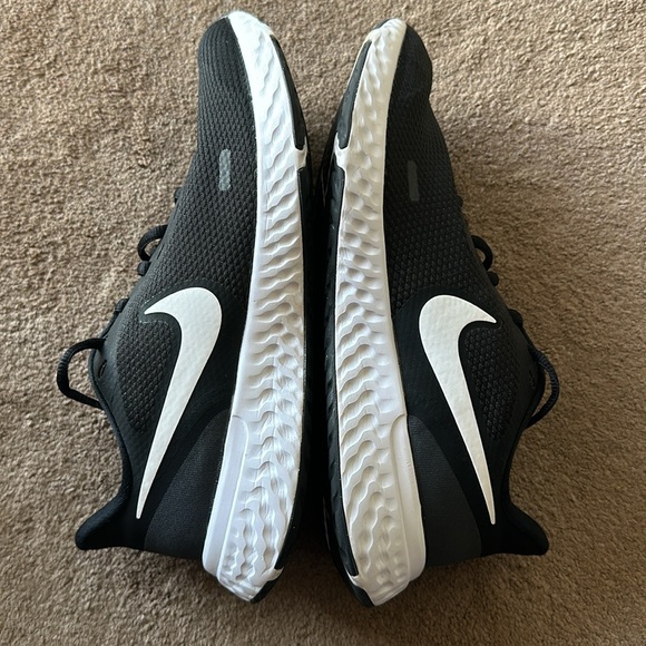 Nike Revolution Running Shoes - Picture 4 of 5